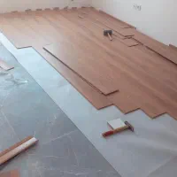 طراحی و اجرای کابینت کمددیواری و پارکت قرنیز