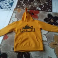 هودی پسرانه و پالتو دخترانه در حد نو