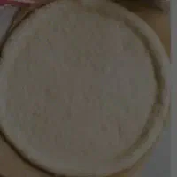 خمیر پیتزا زن