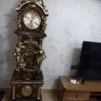 ساعت ایستاده و میز تلویزیون