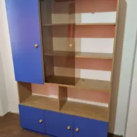 میز تحریر و کامپیوتر و یک عدد کتابخانه در حد نو