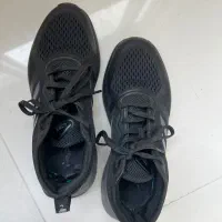 کتونی|کیف، کفش، کمربند|میانه, |دیوار