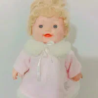 عروسک چشم آبی