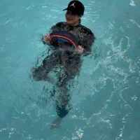 آبدرمانی،فیتنس در آب،شنا،استخر،حرکات اصلاحی در آب