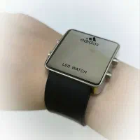 ساعت مچی دیجیتالی نوستالژی و دوربین یاشیکا ژاپنی