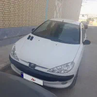 یک دستگاه خودروی ۲۰۶