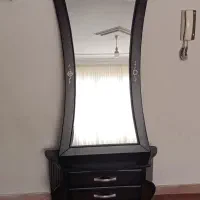 آینه و میز دو کشو