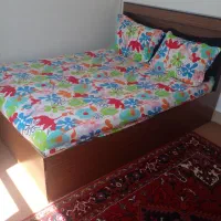 تخت'به همراه تشک و روتختی