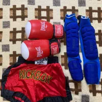 دستکش ، ساقبند و شلوارک کیک بوکسینگ