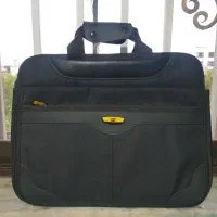 کیف اداری و لپتاپ