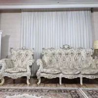 مبل سلطنتی و میزناهارخوری ۷ نفره با بوفه