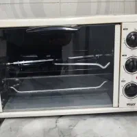 یک عدد توستر برند ماجور کاملا سالم در حد نو