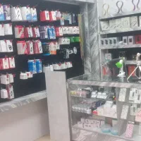واگذاری کامل اجناس ودکورمغازه لوازم جانبی موبایل