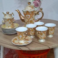 قوری. بشقاب. پارچه.