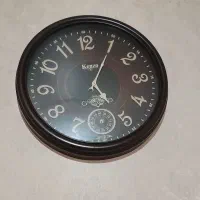 ساعت دیواری تمیز