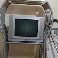 تلویزیون با میز