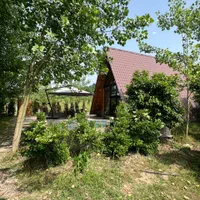 اجاره کلبه سوئیسی جکوزی دار جنگلی با برکه|اجارهٔ کوتاهمدت ویلا و باغ|رشت, استادسرا|دیوار