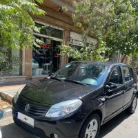 ساندرو ، مدل ۹۶ ، نقد و شرایط