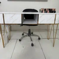 میز مانیکور و صندلی مخصوص، در حد نو