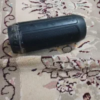 اسپیکر سالم فقط یه خورده چسب خورده بغلش ولی سالمه