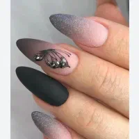 جذب نیروی ناخن و مژه حرفه ای با مشتری