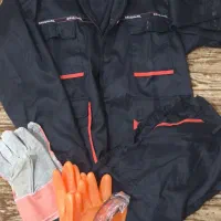 کفش و لباس کار