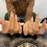 کلاینت ناخن کاشت و ترمیم ناخن ۲۰۰|خدمات آرایشگری و زیبایی|رشت, معلم|دیوار