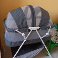فرش کودک و گهواره کنار تخت مادرو پرده زبرا|اسباب و اثاث بچه|فلاورجان, |دیوار