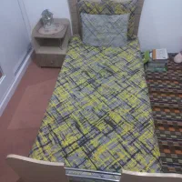 تخت و پاتختی  نوجوان سالم ومرتب در حد نو