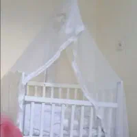 تخت کنار مادر