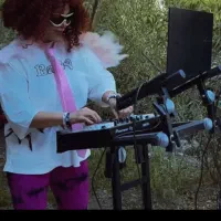 بیا وسط برقصیم دیجی خانوم