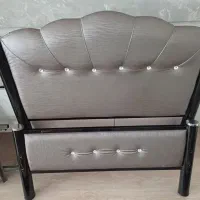 تخت تک‌نفره فلزی