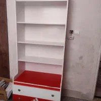 قفسه کتاب و اسباب بازی