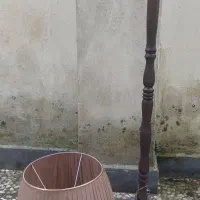 آباژور ایستاده