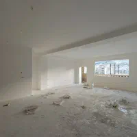 تک واحدی/بر خیابان اصلی/سه نبش