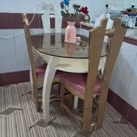 میز ناهارخوری چهار نفره شیشه‌ای و سالم