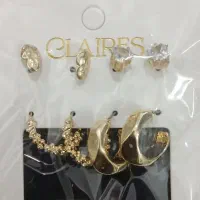 تعدادی گوشواره وانگشتر