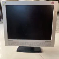 یک عدد مانیتور و یک عدد کیبورد