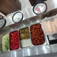 کارگر ساده خانم پاره وقت کار در فلافل کیلویی