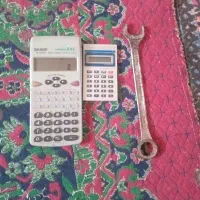 یک عدد آچار ۱۹ با دو عدد ماشین حساب قدیمی وسکه