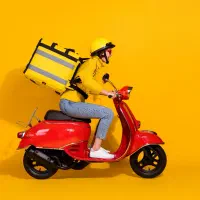 پیک موتوری و ماشین برای غذا