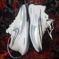 کَتونی اورِجینال نایک زوم ایکس استریک فلای سایز 43