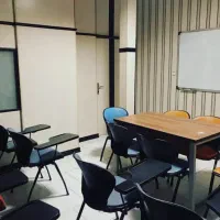 فضای کلاس برای کارگاه های هنری و آموزشی