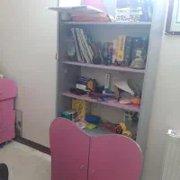 دراور و‌کتابخانه صورتی