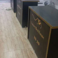 تعدادی میز اداری وصندلی چرخشی