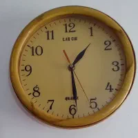 دو عدد ساعت دیواری