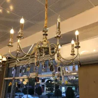 تعدادی لوستر فروشگاهی حراج شد