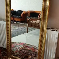 اینه با قاب طلایی