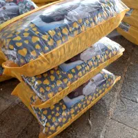 لبوبو کرومی روی بالش و جلد بالش لبوبو لبوبو|سرویس روتختی|کازرون, |دیوار