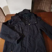 تعدادی کاپشن و پافر و پالتو زنانه مردانه